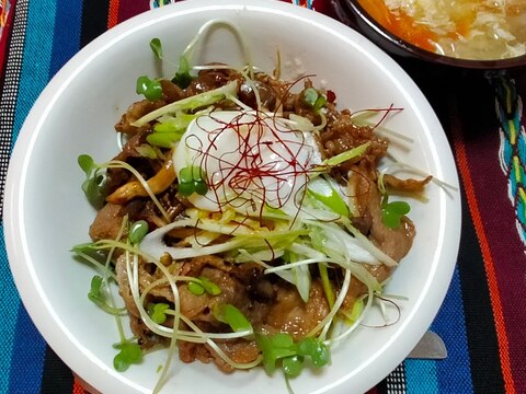 簡単！醤油麹で温玉豚丼☆